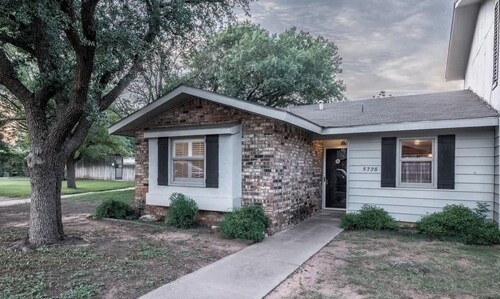 Sunny Side Town Home - 2BR/2BA - Seasonal Pool