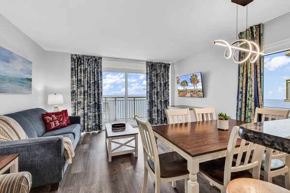 Condo Prestigio, 2 habitaciones, vista a la playa, frente al mar | Servicio a la habitación