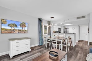 Signature-Apartment, 2 Schlafzimmer, Strandblick, Strandnähe | Wohnzimmer