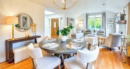 Near Shops & Cafes: Beaverton Haven w/ Luxe Decor!