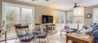 8 Mi to Lake Lanier: Guest House in Buford!