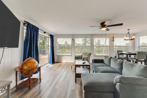 Family Friendly! Games! Waterfront North Port Home