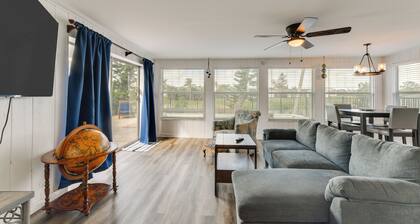 Family Friendly! Games! Waterfront North Port Home