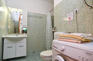 Apartamento, 1 quarto, varanda, vista para a piscina | Banheiro