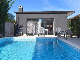 Apartamento, 1 habitación, patio, vistas a la piscina | Piscina | Una piscina al aire libre