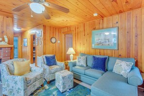 House (3 Bedrooms) | Interior - Walk to Ocean: Home w/ Deck in North Myrtle Beach (North Myrtle Beach)