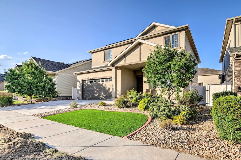 6 Mi to Dia: Spacious Home w/ Backyard in Denver! - Adams County, CO