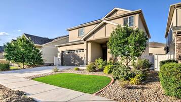House (5 Bedrooms) | Front of property