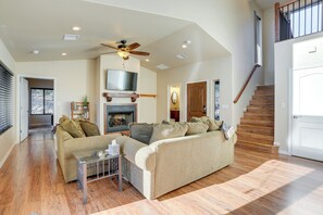 House (3 Bedrooms) | Living area | TV, fireplace, books