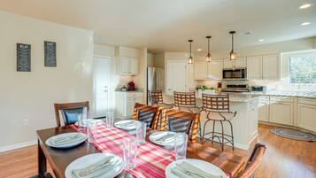 House (3 Bedrooms) | Interior