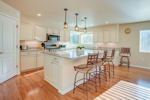 3 Mi to Downtown Prescott - Spacious Home w/ Patio