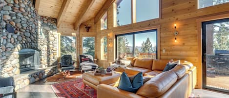 House (5 Bedrooms) | Interior