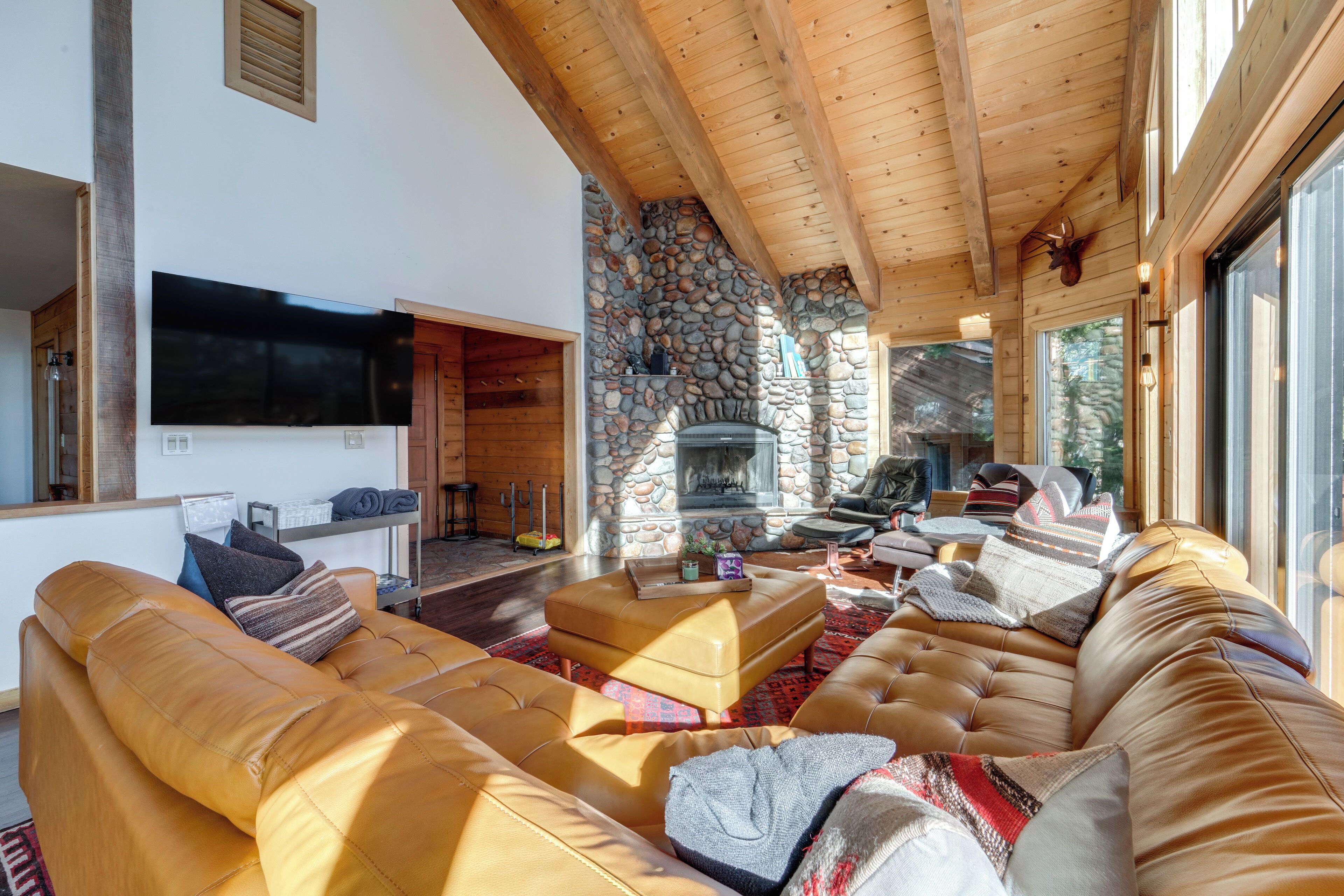 House (5 Bedrooms) | Interior
