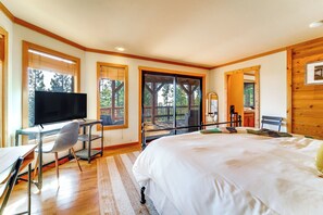 Interior - 6 Mi to Ski Slopes! Family Tahoe Cabin w/ 3 Decks (Tahoe Vista)