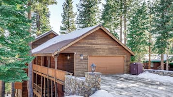 House (5 Bedrooms) | Interior