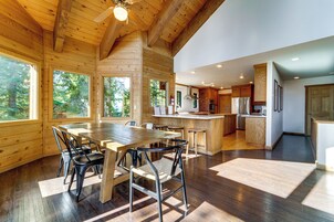 House (5 Bedrooms) | Interior