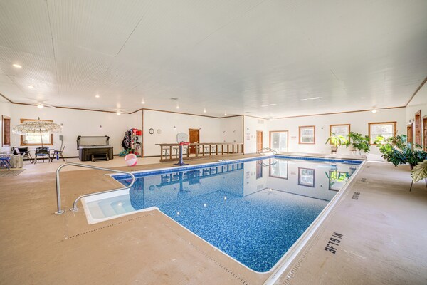 8-acre Bridgman Oasis: Pool, Hot Tub & Game Room - Bridgman, MI