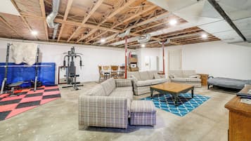 House (6 Bedrooms) | Interior