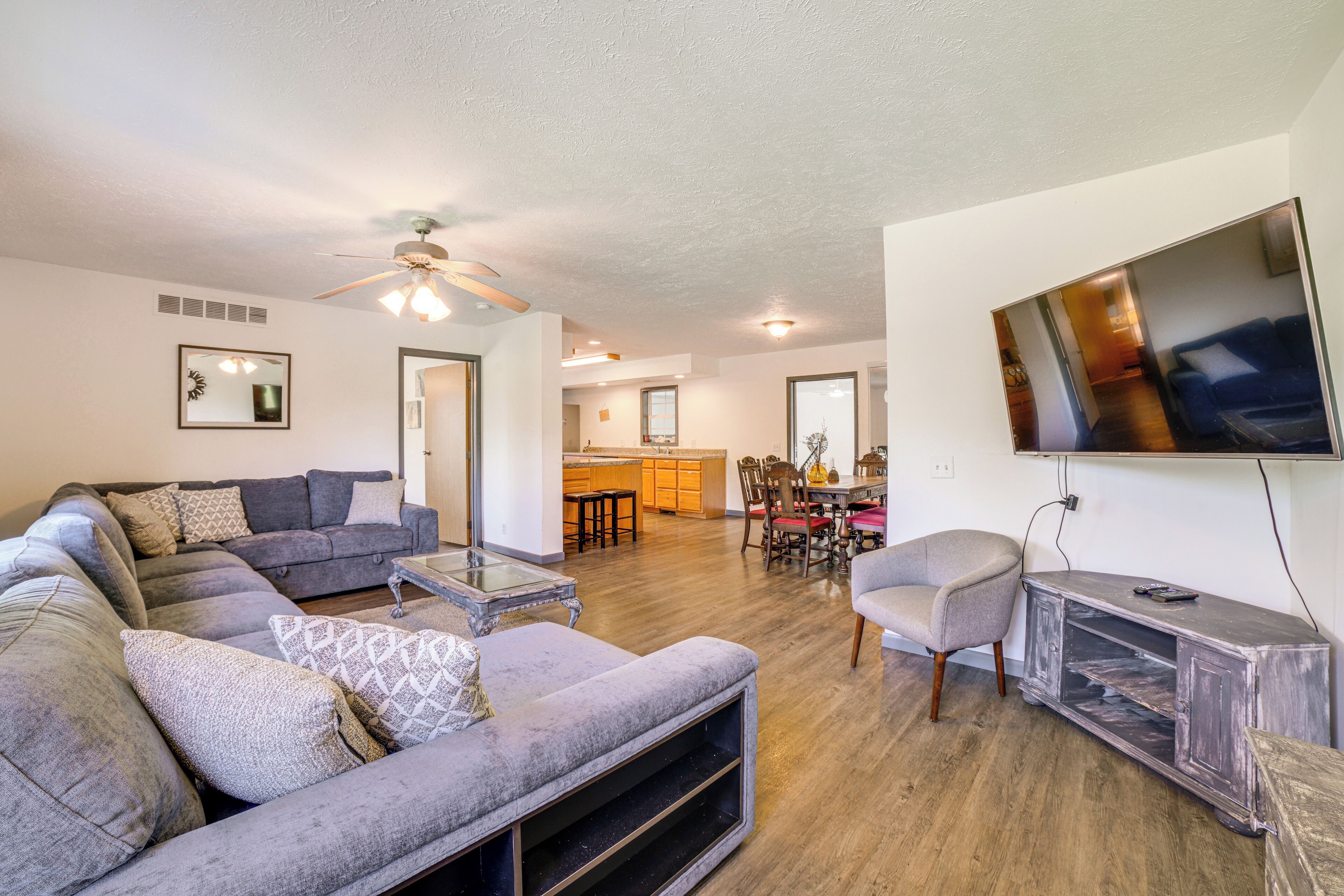 House (6 Bedrooms) | Interior