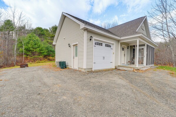 Interior - Ski, Hike & Boat: Modern Bridgton Retreat (Bridgton)