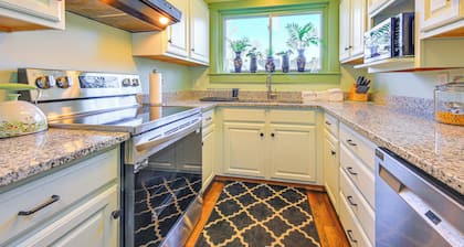 18 Mi to Skiing: Colorful Home in Springfield!
