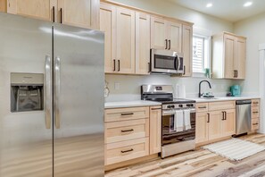 House (4 Bedrooms) | Interior - Walk to Independence Theatre: Dtwn Retreat! (Independence)