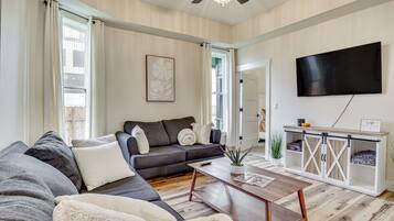 House (4 Bedrooms) | Front of property
