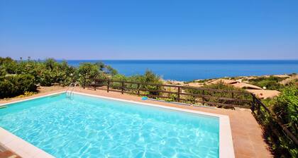 Residence with pool in Costa Paradiso