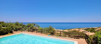 Residence with pool in Costa Paradiso