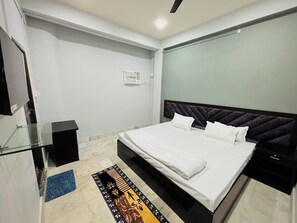 디럭스 더블룸 | 이집트산 면 시트, 고급 침구, 책상, 노트북 작업 공간