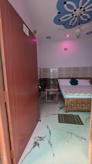 Familierom, byutsikt | Wi-fi (inkludert) og sengetøy