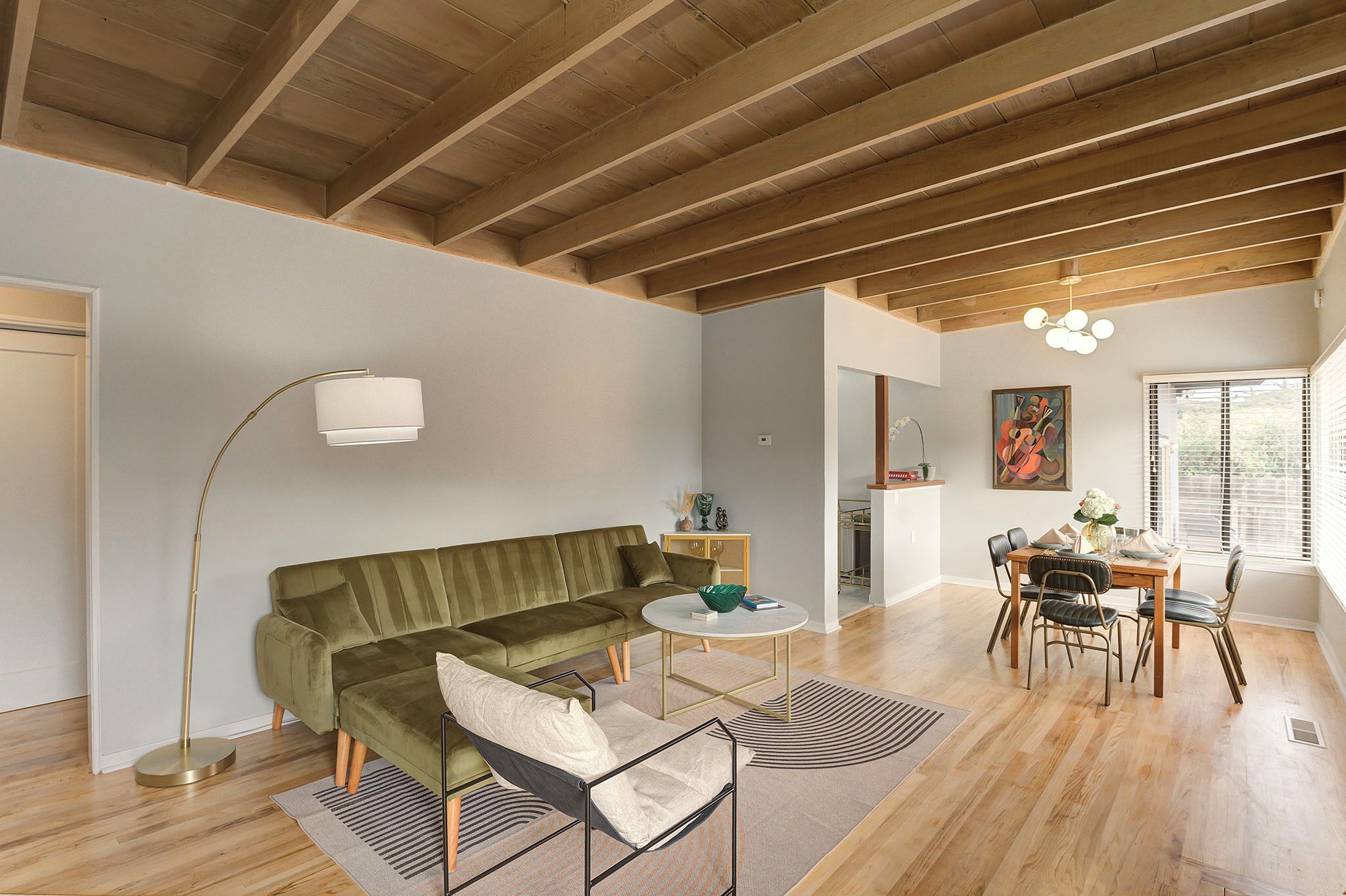 Una Smart TV, una chimenea