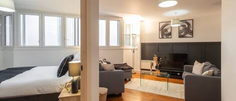 อพาร์ทเมนท์, พร้อมสิ่งอำนวยความสะดวกสำหรับผู้พิการ | 2 ห้องนอน, โต๊ะทำงาน