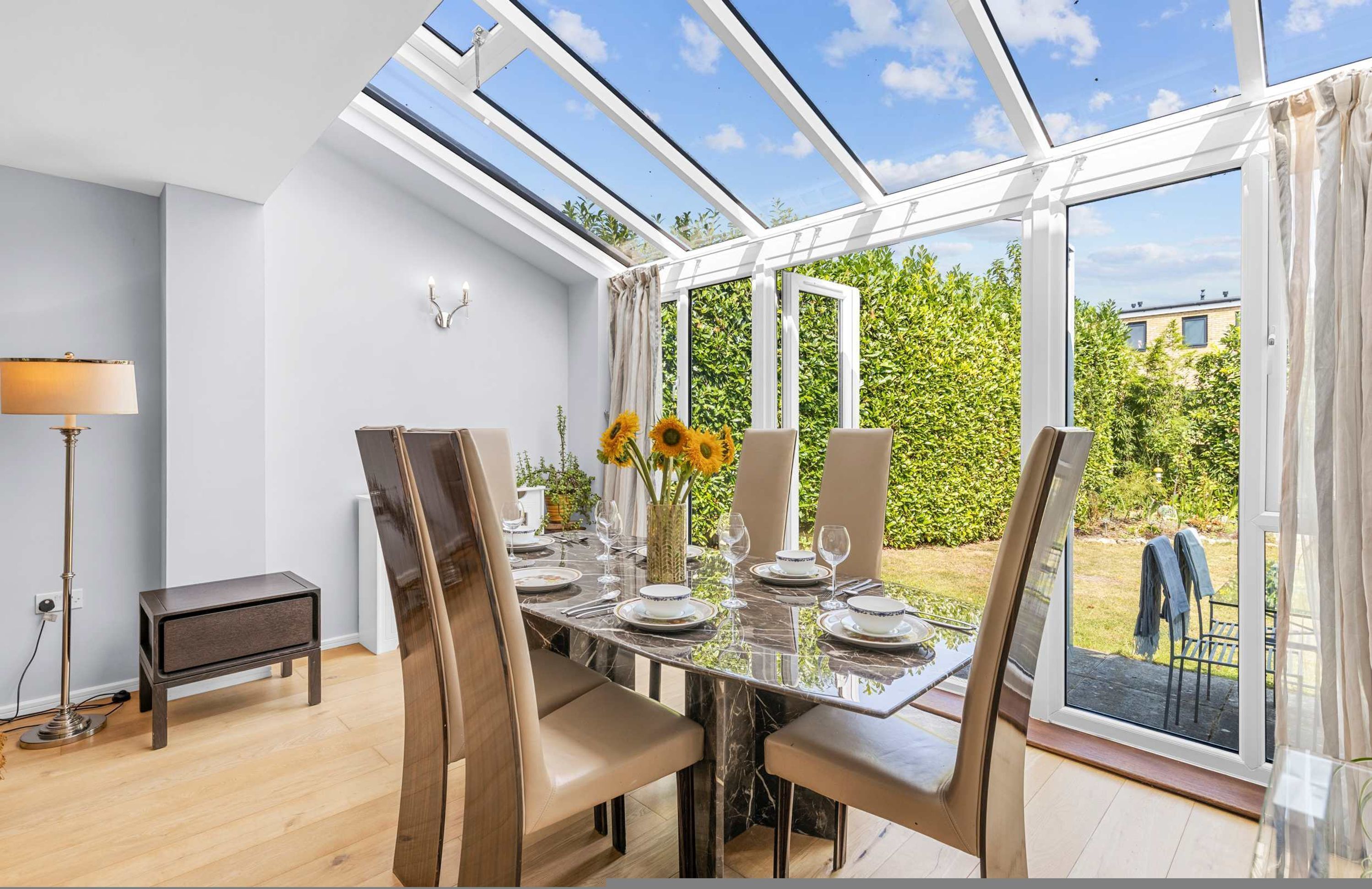 3 bedrooms, desk, soundproofing