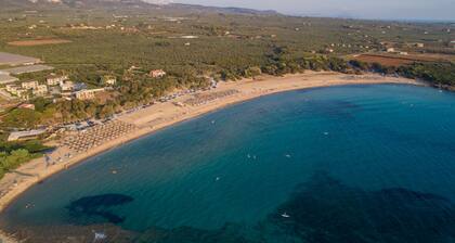 Filiatra Welcoming Hideaway - A Cozy Urban Escape