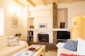 House | 2 bedrooms, Internet - Verga Stone Haven - Seafront Waves Embrace (Kalamata)