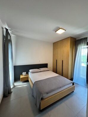 4 slaapkamers, een strijkplank/strijkijzer, wifi, beddengoed