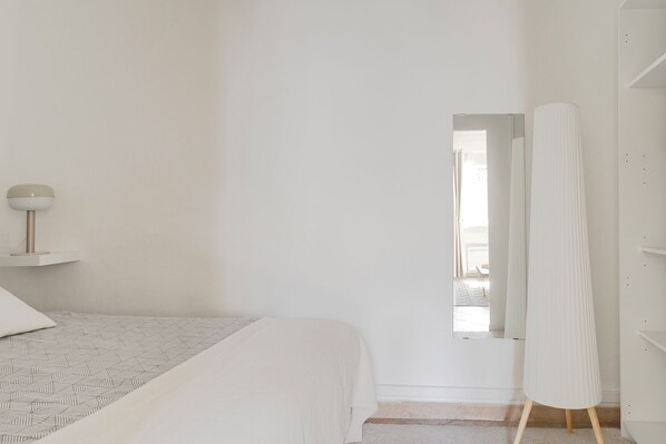 1 habitación, tabla de planchar con plancha, wifi y ropa de cama 
