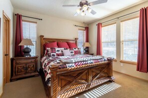 4 bedrooms, desk, iron/ironing board, travel crib