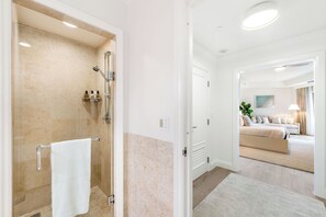 Shower, jetted bath, hair dryer, towels - Residence 303, Elegant Oasis Minutes from Seven Mile Beach (Seven Mile Beach)