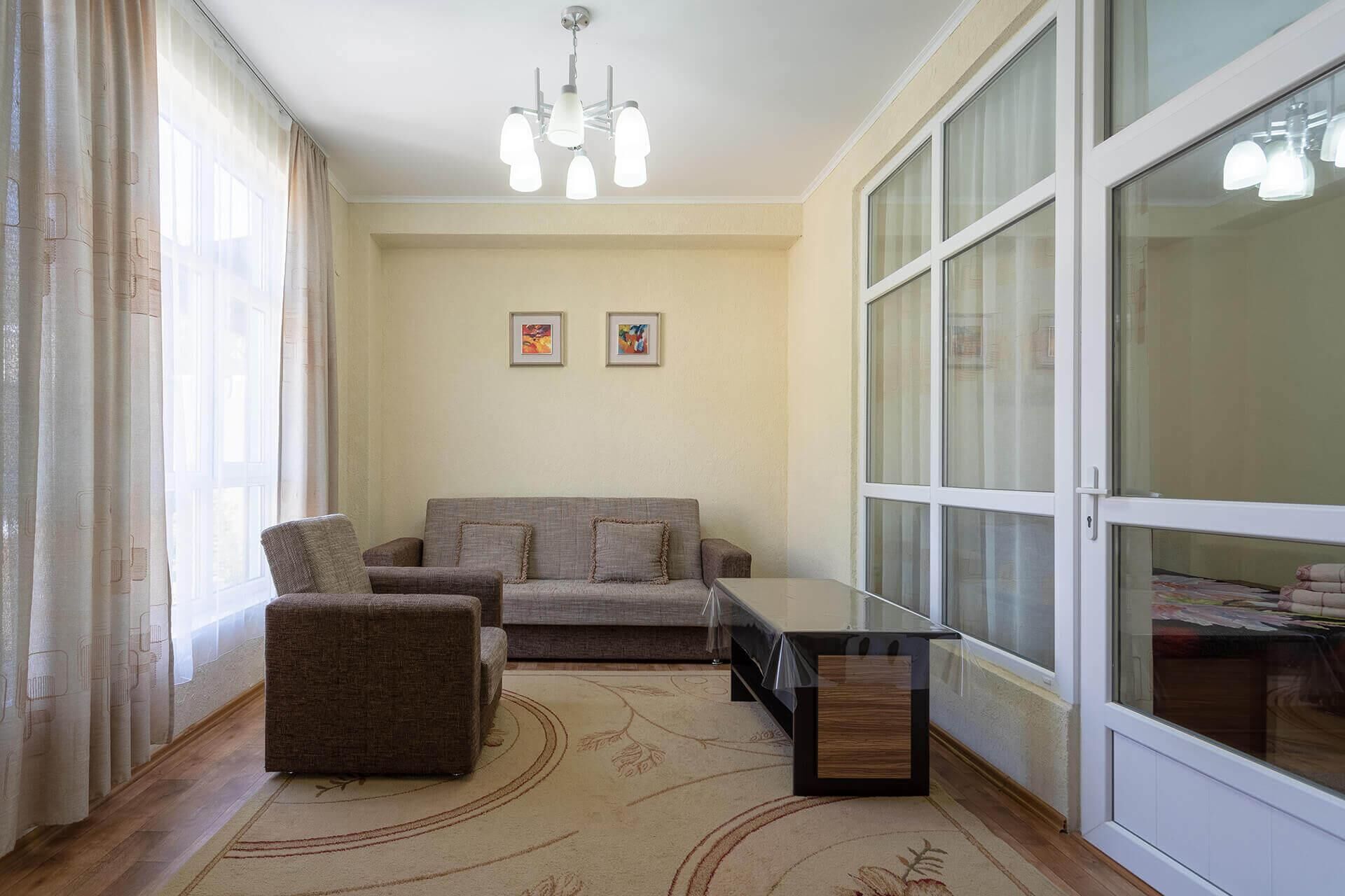 Deluxe Studio, Balcony, Garden View | Desk, laptop workspace, blackout drapes, iron/ironing board