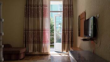 Standard Twin Room, Balcony, Garden View