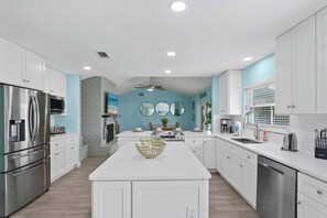 Frigorífic, microones, forn i placa de cuina 