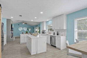 Frigorífic, microones, forn i placa de cuina 