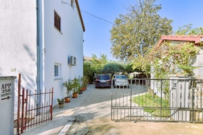 Apartment, 1 Bedroom, Smoking, Patio | Garden