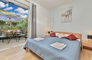 2 bedrooms - Spacious Apartment With Garden (Porec)
