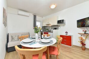 Dining room - Spacious Apartment With Garden (Porec)