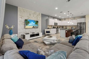 TV, video games, foosball, offices - Family villa near Disney w/ pool & hot tub (Kissimmee)