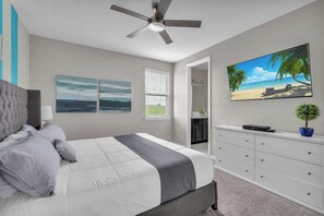 9 bedrooms, desk, iron/ironing board, WiFi - Spacious villa near Disney w/ game room & pool (Kissimmee)