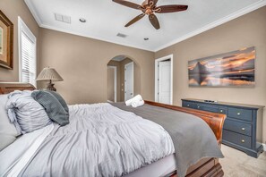 5 bedrooms, desk, iron/ironing board, WiFi